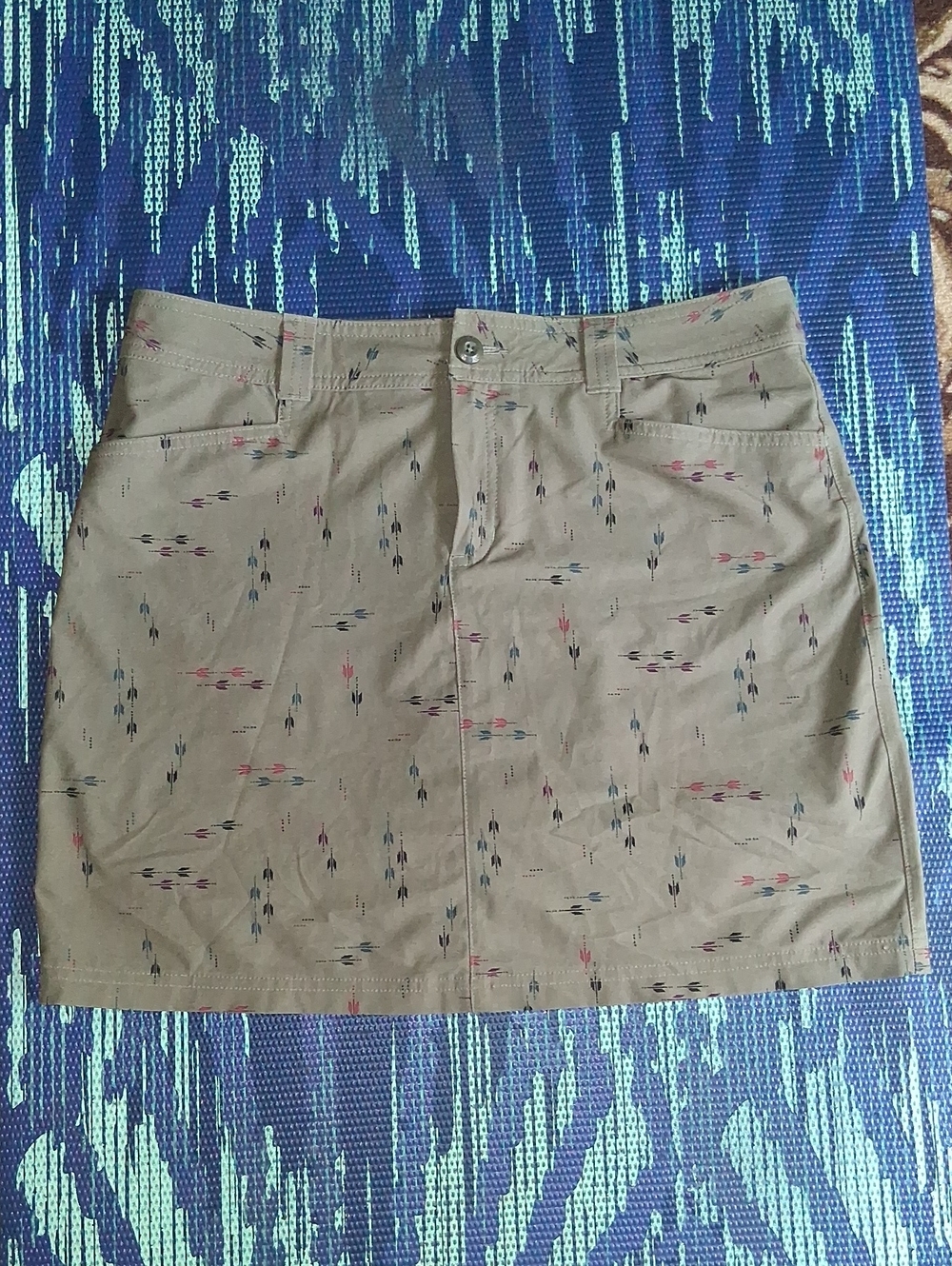 Eddie Bauer Khaki Mini Skort with Arrow Print Size 8